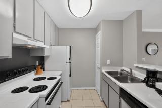 Cozy Kingsgate 1BR Retreat - 3