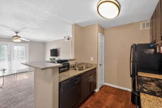 Relaxing Kingsgate 2BR - 6