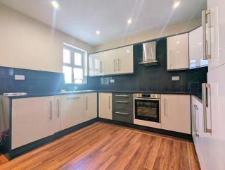 Spacious 5-Bed House in Sheffield City Centre - 1