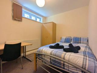 Spacious 5-Bed House in Sheffield City Centre - 7