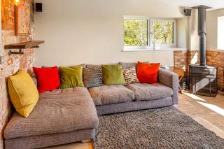 Luxury Escape with Cinema, Pool Table & Darts - 7