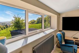 Luxury Escape with Cinema, Pool Table & Darts - 5