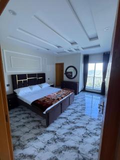 Murree Family Apartment With Mountain Views - 7