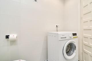 Large One Bed Apt - 3