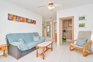 Large One Bed Apt - 2