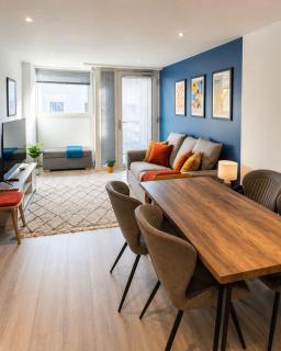 Panoramic York Views, Lift, Family Stays - One with Balcony - 5