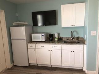 Beachgate CondoSuites and Oceanfront Resort - 8