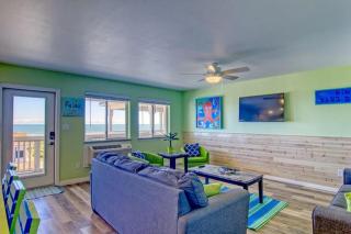 Beachgate CondoSuites and Oceanfront Resort - 3