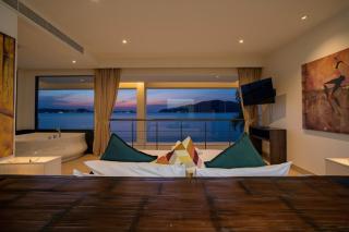 Raya Villa 2 Bed Beachfront Villa Private Pool - 8