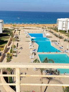 Cozy sea view chalet near beach and pools - 5