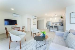Modern City Escape with Park Views in Panama - 0