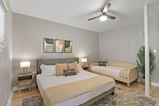 Downtown Urban Lisle Apartments - Near Metra & Naperville With Parking, Desk, Laundry - 7