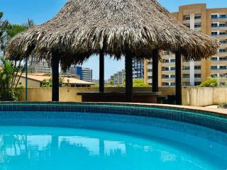 Margarita moderno Piscina agua y parking - 9