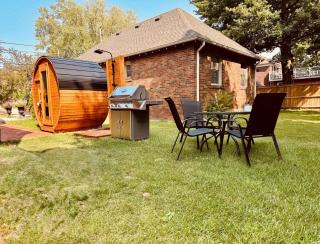 Modern Zebra Suite With Sauna Near Niagara - 6