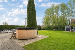 Comfort Villa Buitenlust 14p - Spacious Private Garden & Hot Tub - 1