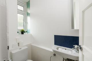 Spacious 5-Bed Home near Stockwell Tube Station - 6