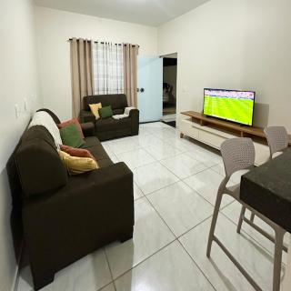 Casa completa - ar, wifi, garagem para 2 carros - 0