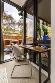 Collingwood Escape with Balcony & Secure Parking - 4
