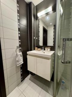 Spacious and stylish apartment near the center - 8