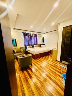 Hotel Attic Empire - 5