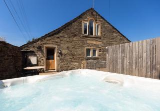KEEPERS COTTAGE - Peaceful Farm Cottage & Hot Tub in Holmfirth - 1