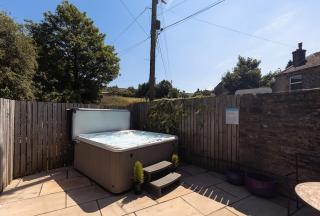KEEPERS COTTAGE - Peaceful Farm Cottage & Hot Tub in Holmfirth - 9