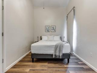 Large Groups | Modern Charm | Plaza | Central - 8