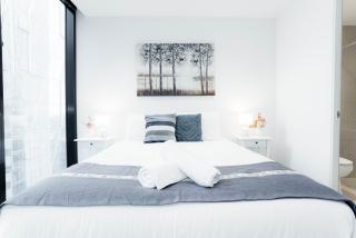 CBD Comfort 2 Beds 2 Baths Living - Melbourne - 5