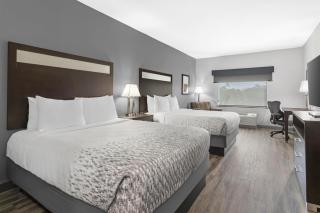 Best Western Plus Lake Jackson Inn & Suites - 9