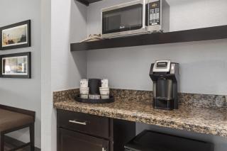 Best Western Plus Lake Jackson Inn & Suites - 8