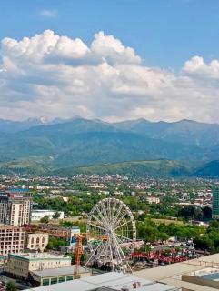 Family Apartment with Mountain View Mega Almaty - 0