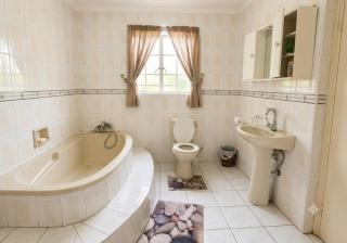 Deluxe Studio Suite with Kitchenette - 6