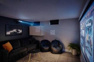 Elegant 4BR Roof Deck & Movie Rm 8 Min to CHOP - 8