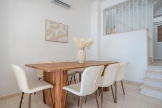 Coral Bay Villa with Sea View - 9