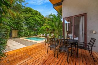 Modern Jungle Retreat w Detached Guest Home Near Beach - 7