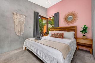 Modern Jungle Retreat w Detached Guest Home Near Beach - 6