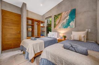 Modern Jungle Retreat w Detached Guest Home Near Beach - 4