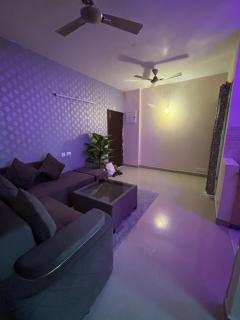 2 BHK Comfort Cove BNB Flat Relaxing & spacious - 3