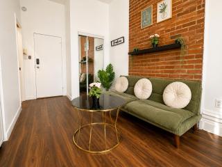 Downtown 1BR Walk to Berri-UQAM & Old Port - 2