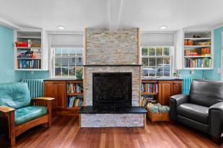 Charming Lakeside Village Farmhouse Retreat - 1