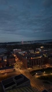 Luxury Penthouse with Panoramic City View - 7