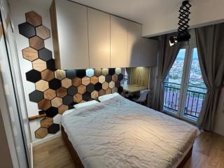 Stylish, modern skyline view central apartment - 2