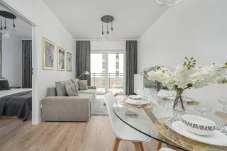Przytulny Apartament z Parkingiem we Wrocławiu by Noclegi Renters - 6