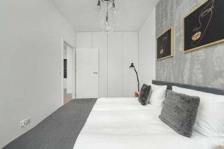 Przytulny Apartament z Parkingiem we Wrocławiu by Noclegi Renters - 1
