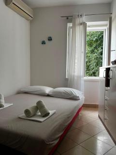 Lower Central Beach Apartment Baška Voda - 1