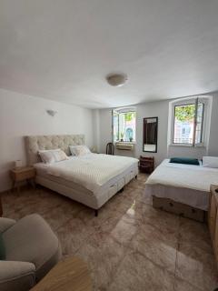 Old Town Escape - Central and Charming - 0