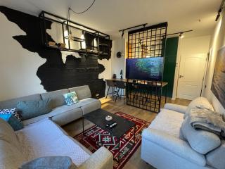Stylish, modern skyline view central apartment - 9