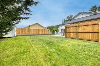 Modern cottage with covered deck grill & fireplace - walk to beach-bars-dining - 1