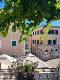 Old Town Escape - Central and Charming - 6