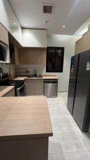 شقة فاخرة بموقع استراتيجي وتجربة استثنائية Luxury Executive Apartment in Qurtubah - 7